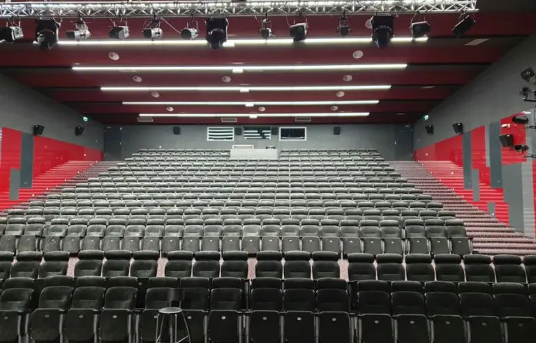 Bialolecki Osrodek Kultury Glebocka 66 Warszawa sala widowiskowa