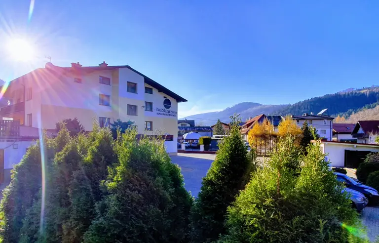 Sala Balowa & Gościniec Pod Skrzycznem Obiekt z zewnątrz