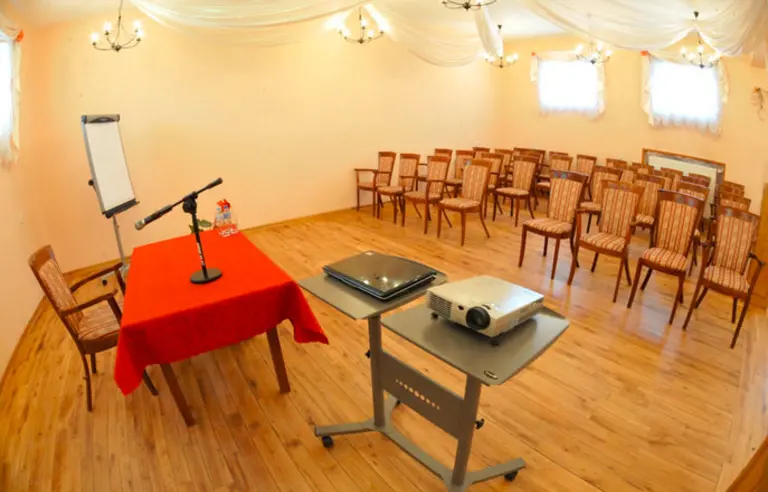 Ośrodek Rekreacyjno-Szkoleniowy w Cierszewie sala konferencyjna