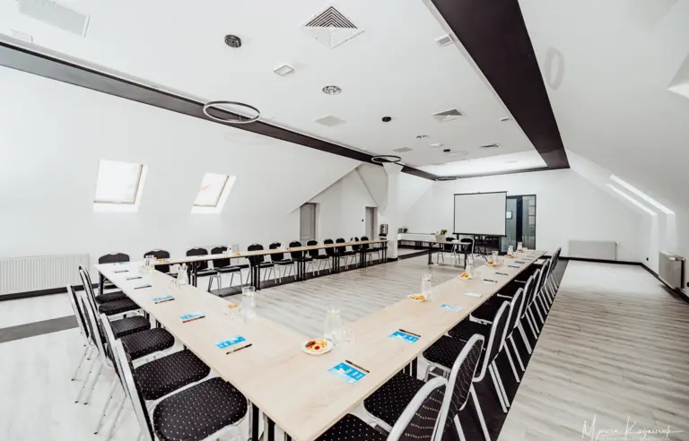 Kyriad Karkonosze Wojcieszyce sala konferencyjna Szrenica