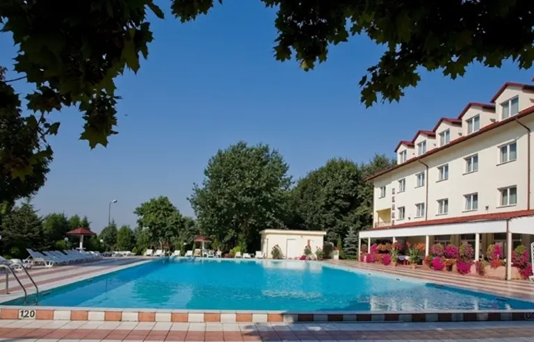 Hotel Ambasador Chojny Łódź - photo 1