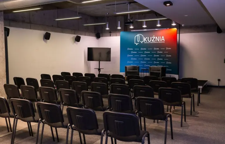 Centrum Kształcenia Młodzieży Kuźnia Warszawa sala konferencyjna