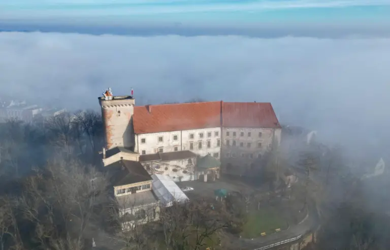 Centrum Usług Hotelowo-Turystycznych ZAMEK Otmuchów - zdjęcie 1