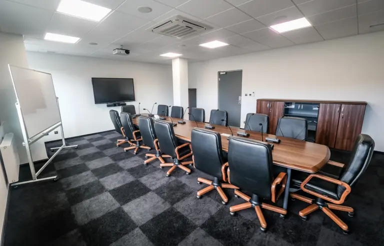 Sala D - wspólny stół