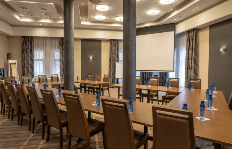 Wnętrze sali z ustawieniem sprzyjającym warsztatom