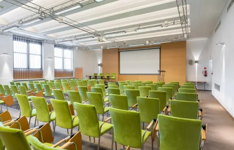 Centrum Bankowo-Finansowe Nowy Świat Sala Kinowa dla 130 osób