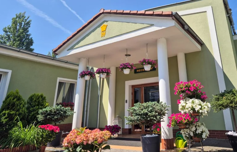 Hotel Topaz - zdjęcie 1