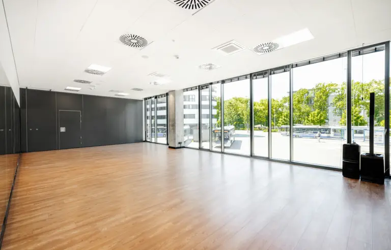Space For U - zdjęcie 1