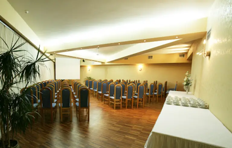 Hotel Restauracja Classic - photo 1