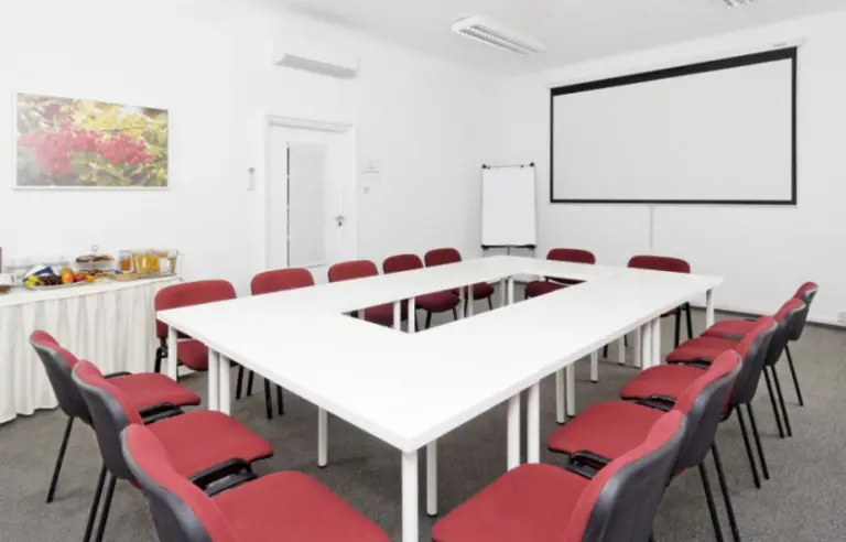 Centrum Żoliborz Plac Inwalidów 10 - photo 1