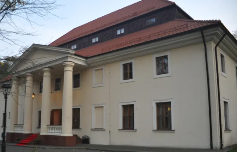 Dwór Zieleniewskich - Trzebińskie Centrum Kultury - zdjęcie 1