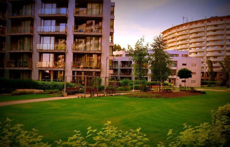 Szampan i Truskawki - OBIEKT ZAMKNIĘTY - photo 1