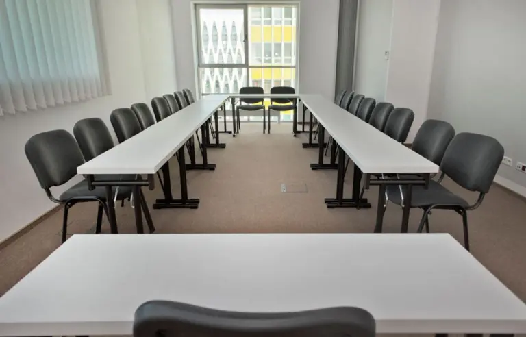 Sale Omega Poznan sala konferencyjna Pyra