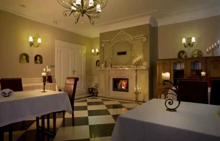 Dwór w Zabużu - zdjęcie 1