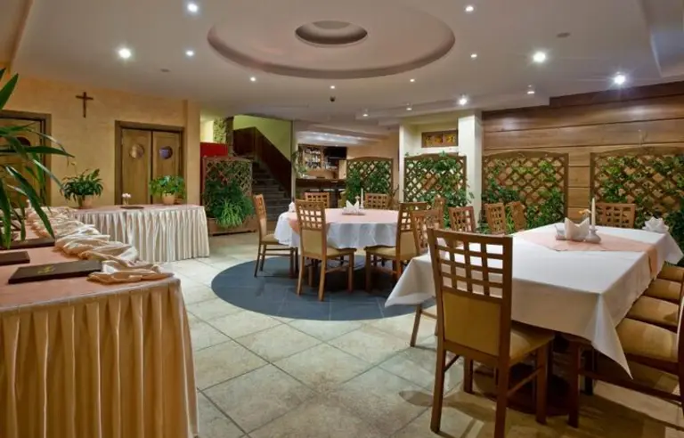 Ośrodek Usług Hotelarskich Redyk - zdjęcie 1