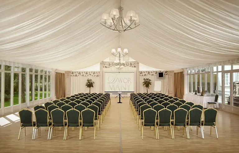 Dwór Many - zdjęcie 1