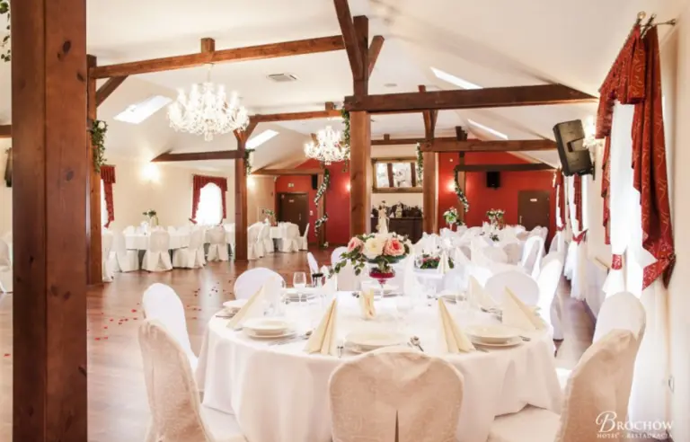 Hotel i Restauracja Brochów - zdjęcie 1