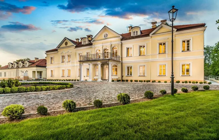 Front budynku pałacu