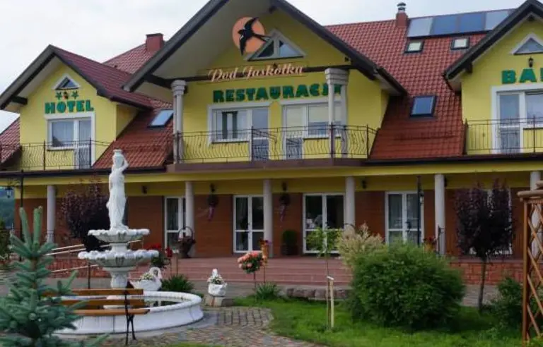 Hotel Pod Jaskółką - photo 1