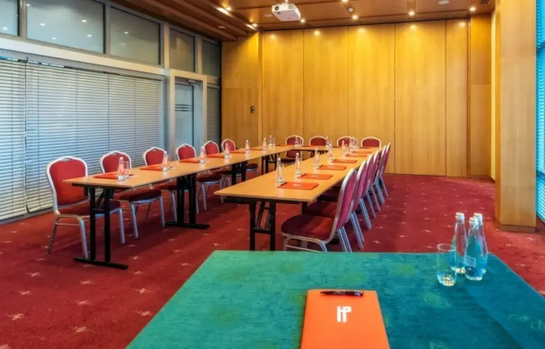 Hotel HP Park Plaza - photo 1