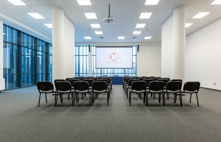 Sala konferencyjna C - ustawienie kinowe