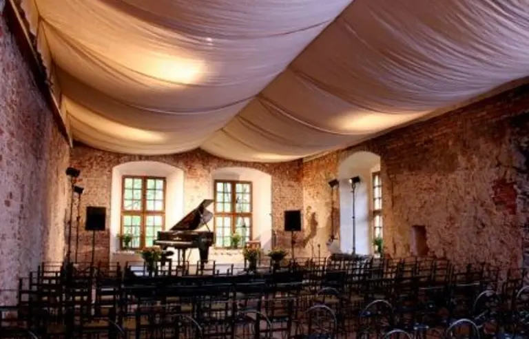 Zamek Korzkiew - zdjęcie 1