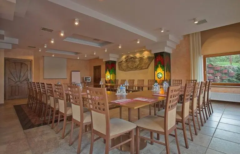 Ośrodek Usług Hotelarskich Redyk - zdjęcie 1