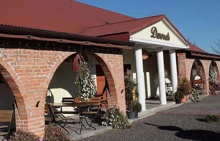 Dworek Pan Tadeusz w Żółtańcach - zdjęcie 1