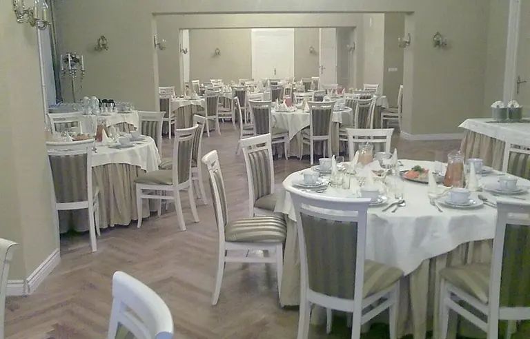 Pałac Biedrusko - zespół pałacowo-parkowy - zdjęcie 1