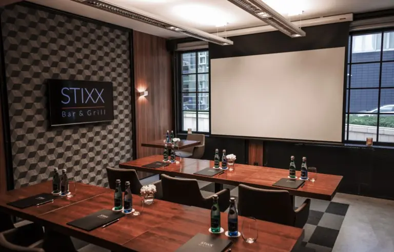 Stixx Bar & Grill - photo 1