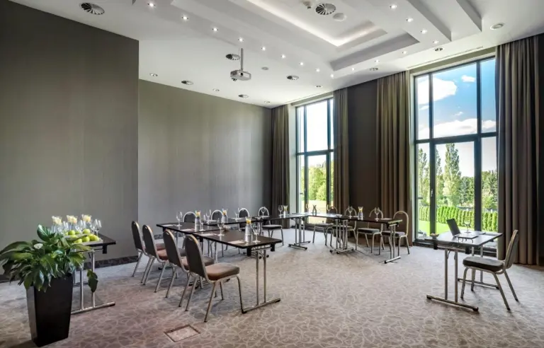 Hotel Warszawianka Centrum Kongresowe - photo 1