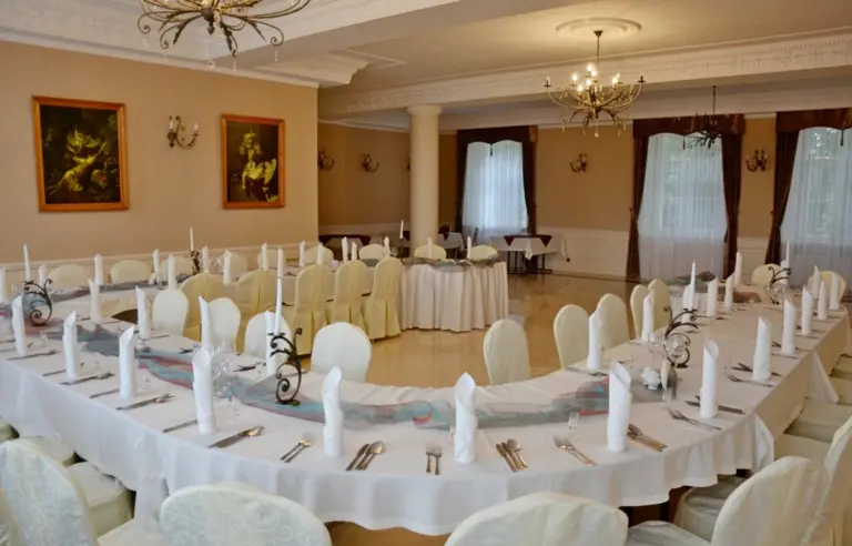 Dwór w Zabużu - zdjęcie 1