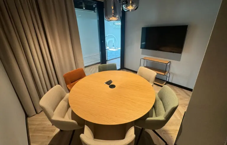 The Shire - Beyond Coworking Kraków Unity Tower - photo 1