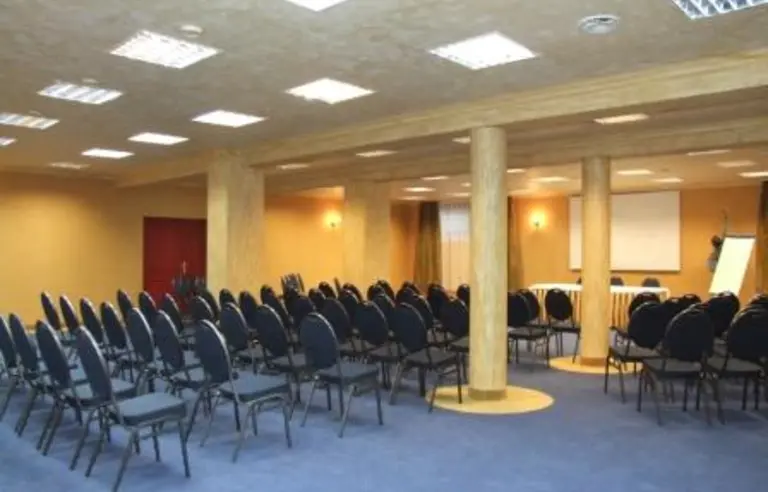 Manor Hotel - photo 1