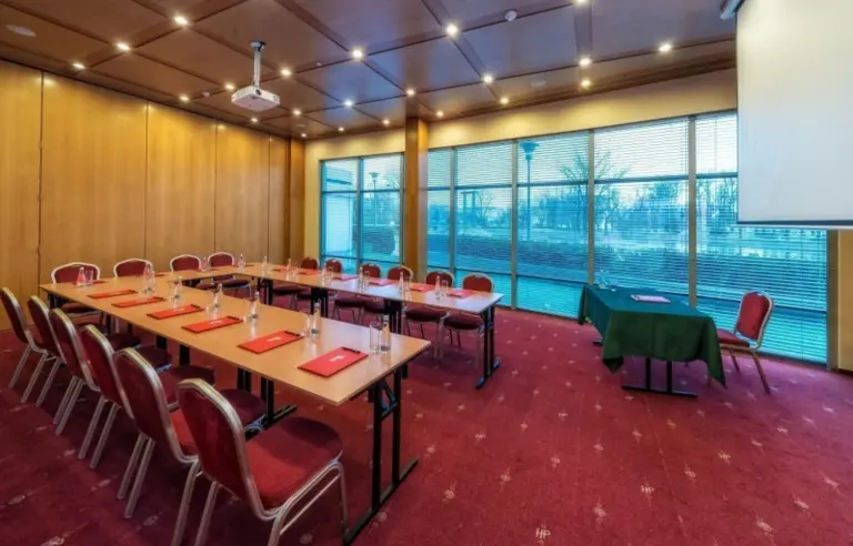 Hotel HP Park Plaza - photo 1