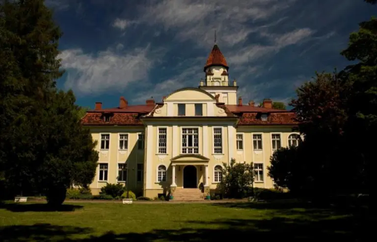 Pałac Nieznanice - zdjęcie 1