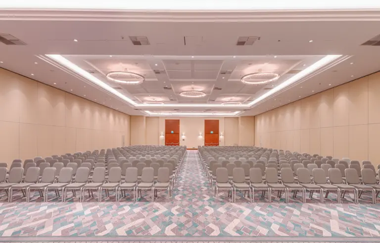 Hilton Warsaw City (dawniej Hilton Warsaw Hotel & Convention Centre) - zdjęcie 1