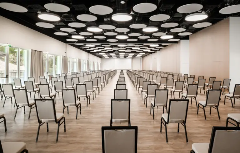 Hotel Crystal Mountain - photo 1