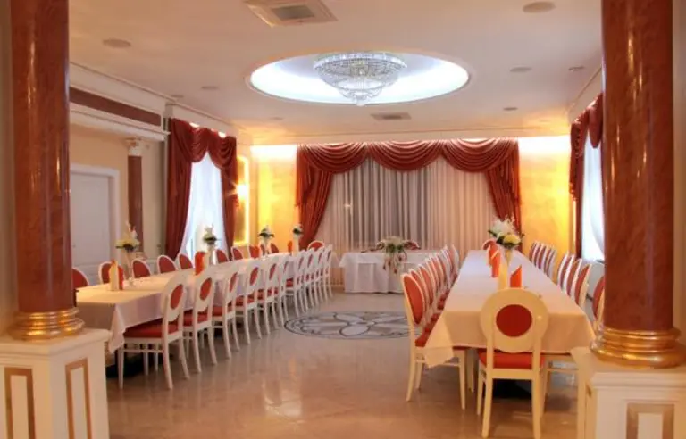 SALA BALOWA - GŁÓWNA