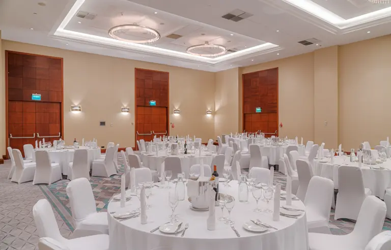 Hilton Warsaw City (dawniej Hilton Warsaw Hotel & Convention Centre) - zdjęcie 1