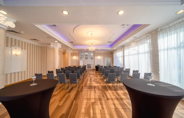 Lord Hotel Warsaw Airport - photo 1