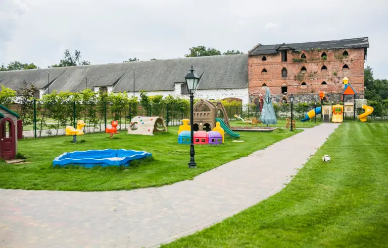 Pałac Poledno - zdjęcie 1