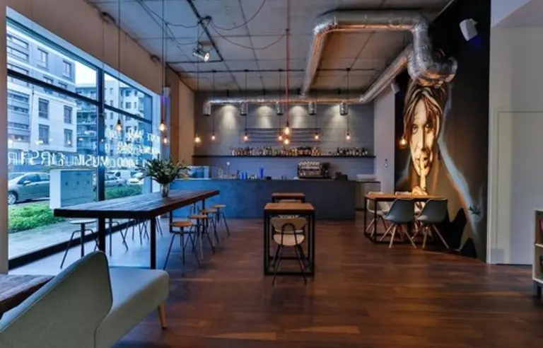 Cafe and Lounge Bar but Good Music First - zdjęcie 1