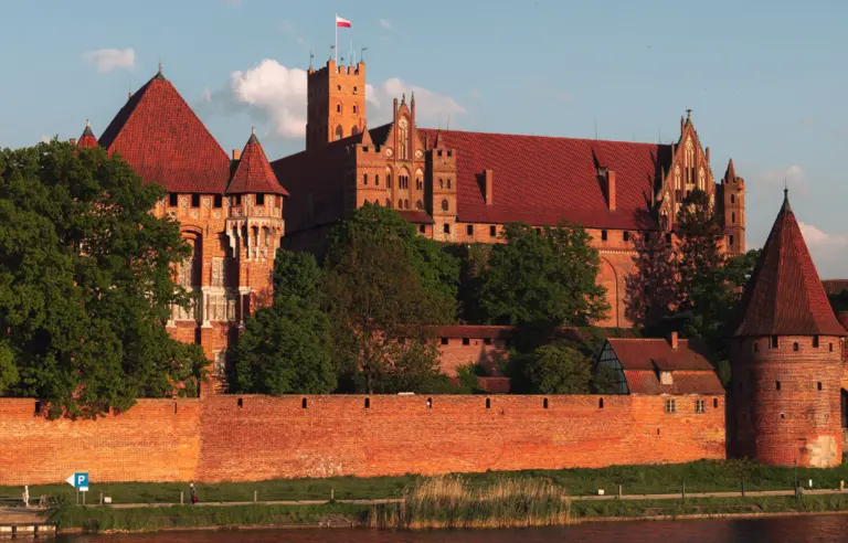 Ośrodek jest zlokalizowany na terenie malborskiego zamku krzyżackiego