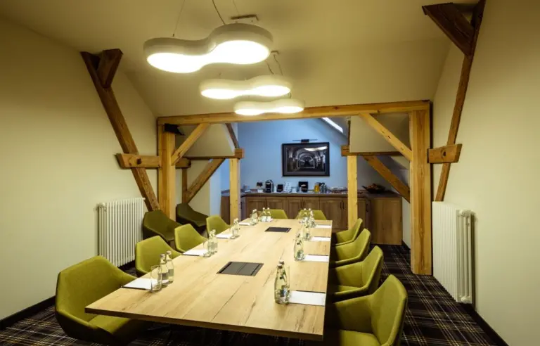 Zamek Topacz Sala w Stajni