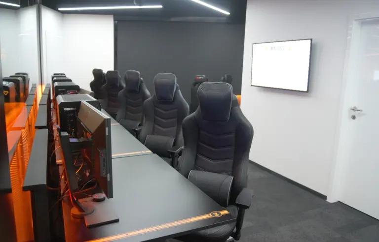 Kinguin Esports Lounge - photo 1