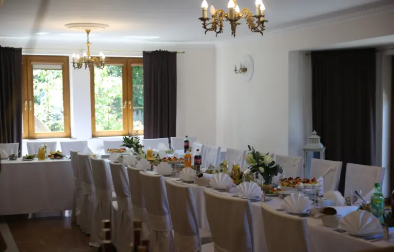 Hotel POD RÓŻAMI Jedlnia-Letnisko - zdjęcie 1