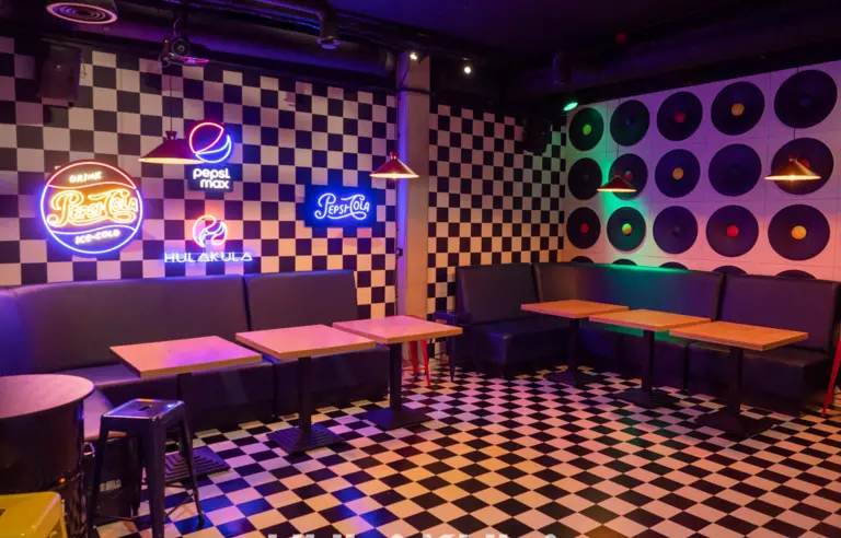 Hulakula Rozrywkowe Centrum Miasta - zdjęcie 1