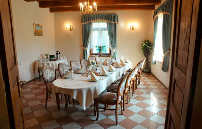 Ośrodek Rekreacyjno-Szkoleniowy w Cierszewie sala konferencyjna