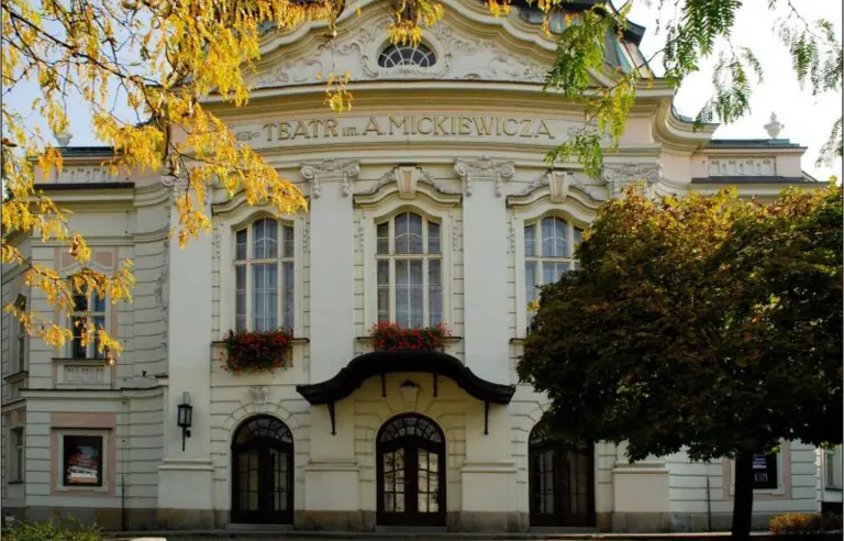teatr im. adama mickiewicza w cieszynie.jpg